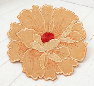 Embroidery Flower Placemats , Scalloped Round Table Mats for Party Kitchen Dining Decoration